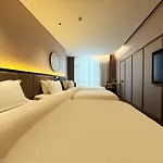 Beijing Tiananmen Square Bianyifang Hotel-Discover Beijing\'S Century-Old Breakfast Tradition Enjoy Iconic Dishes Steamed Buns,Fermented Mung Bean Juice,Crispy Jiaoquan,And Adventurous Zhaguanchang Dive Into Local Culture-Unique Flavors Await Or Skip