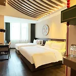 Beijing Tiananmen Square Bianyifang Hotel-Discover Beijing\'S Century-Old Breakfast Tradition Enjoy Iconic Dishes Steamed Buns,Fermented Mung Bean Juice,Crispy Jiaoquan,And Adventurous Zhaguanchang Dive Into Local Culture-Unique Flavors Await Or Skip