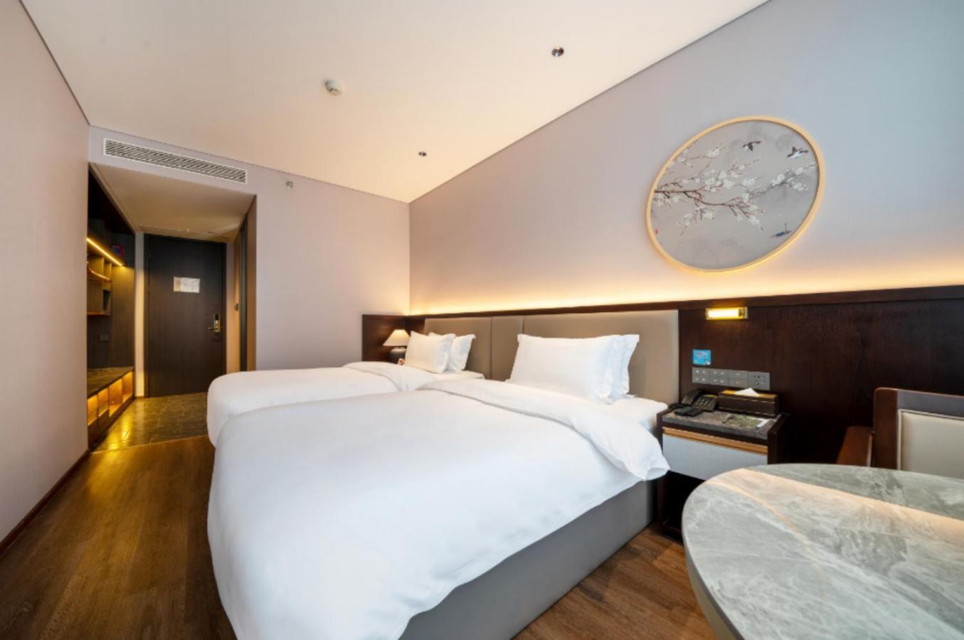 Tiananmen Square Bian Yi Fang Hotel-near The Forbidden City-the Temple Of Heaven-3min Walk To Qian Men Subway-free Coffee Per Day-all Pictures In Real-what Is What Get-the First Picture Shows The Actual Appearance Hotel 4*
